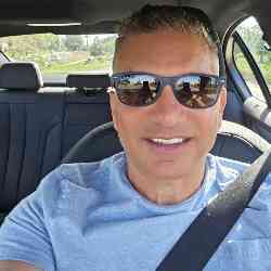 Single Iranian man in Irvine, California, United States