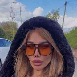Single Iranian woman in London, UK, United Kingdom