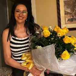 Single Iranian woman in Los Angeles, California, United States