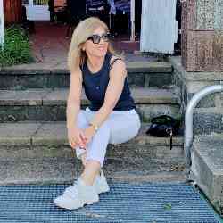 Single Iranian woman in Berlin, Deutschland, Germany