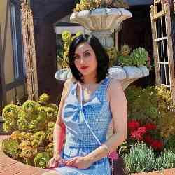 Single Iranian woman in Los Angeles, کالیفرنیا, United States