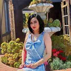 Single Iranian woman in Los Angeles, کالیفرنیا, United States