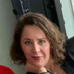 Single Iranian woman in Paris, France, France