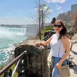 Single Iranian woman in Vancouver, BC, Canada