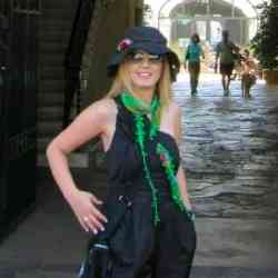 Single Iranian woman in Los Angeles, CA, United States