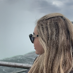 Single Iranian woman in Toronto, ON, Canada