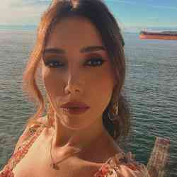 Single Iranian woman in Vancouver, BC, Canada