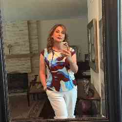 Single Iranian woman in Toronto, ON, Canada