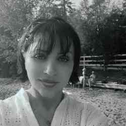 Single Iranian woman in Toronto, ON, Canada