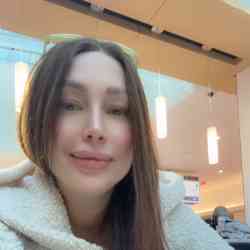 Single Iranian woman in Toronto, ON, Canada