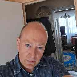 Single Iranian man in Paris, France, France