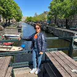 Single Iranian woman in London, UK, United Kingdom