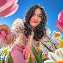 Single Iranian woman in Vancouver, BC, Canada