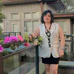 Single Iranian woman in Vancouver, BC, Canada