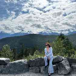 Single Iranian woman in Vancouver, BC, Canada