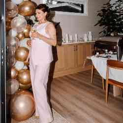 Single Iranian woman in Vancouver, BC, Canada