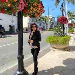 Single Iranian woman in Vancouver, BC, Canada