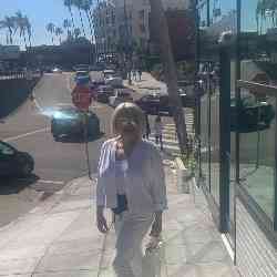 Single Iranian woman in Los Angeles, CA, United States