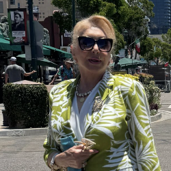 Single Iranian woman in Los Angeles, CA, United States
