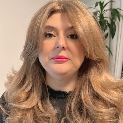 Single Iranian woman in Toronto, ON, Canada