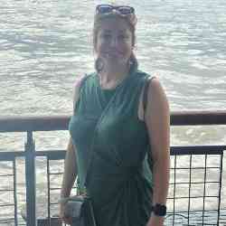 Single Iranian woman in London, UK, United Kingdom