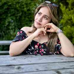 Single Iranian woman in London, UK, United Kingdom