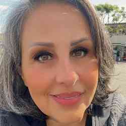 Single Iranian woman in Los Angeles, California, United States
