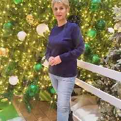 Single Iranian woman in Vancouver, BC, Canada