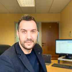 Single Iranian man in Southampton, UK, United Kingdom