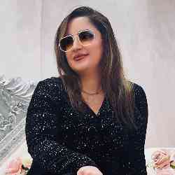 Single Iranian woman in London, UK, United Kingdom