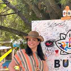 Single Iranian woman in Toronto, ON, Canada