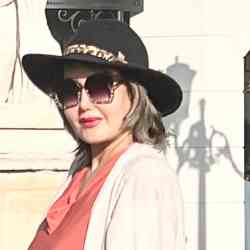 Single Iranian woman in Los Angeles, CA, United States