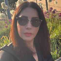 Single Iranian woman in Vancouver, BC, Canada