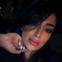 Single Iranian woman in Baharestan, Isfahan Province, Iran