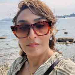 Single Iranian woman in Toronto, ON, Canada