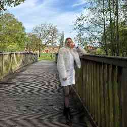 Single Iranian woman in Düsseldorf, Germany, Germany