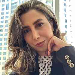 Single Iranian woman in Dubai, United Arab Emirates, United Arab Emirates