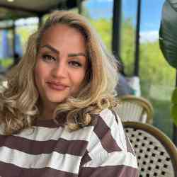 Single Iranian woman in Melbourne, VIC, Australia