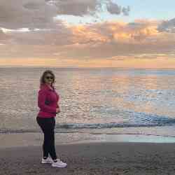 Single Iranian woman in Toronto, ON, Canada