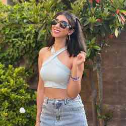 Single Iranian woman in Los Angeles, California, United States