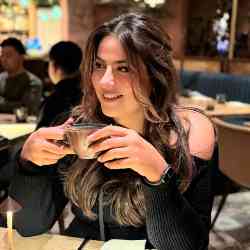 Single Iranian woman in Toronto, ON, Canada