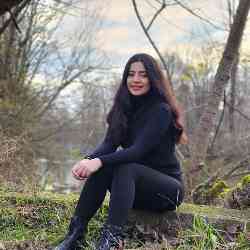 Single Iranian woman in Toronto, ON, Canada