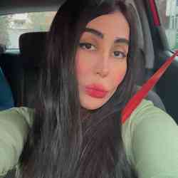 Single Iranian woman in Tajrish, Tehran Province, Iran