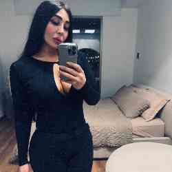 Single Iranian woman in Tajrish, Tehran Province, Iran