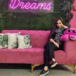 Single Iranian woman in Isfahan, Isfahan Province, Iran