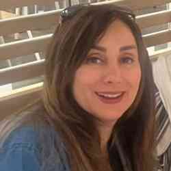 Single Iranian woman in Vancouver, BC, Canada