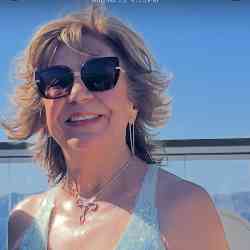 Single Iranian woman in Vancouver, BC, Canada