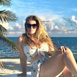 Single Iranian woman in Toronto, ON, Canada