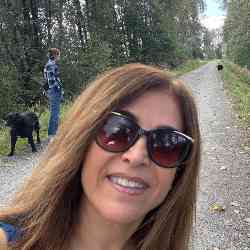 Single Iranian woman in Vancouver, BC, Canada