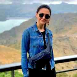 Single Iranian woman in Vancouver, BC, Canada